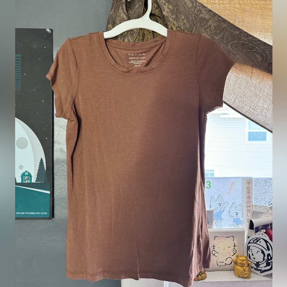 BASICS Tahari brown tee